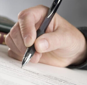 mano-che-firma